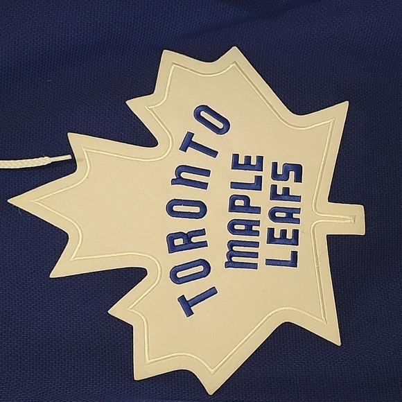 NWT Reebok Official Licensed Toronto Maple Leafs Luke Schenn jersey sz M - Picture 3 of 6